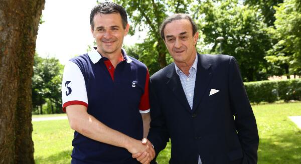 girondins's tweet photo. Willy Sagnol : "Je suis excité, fier, impatient, honoré." #ConfSagnol http://t.co/L7uA7oOSZs http://t.co/fOrIixNSqR