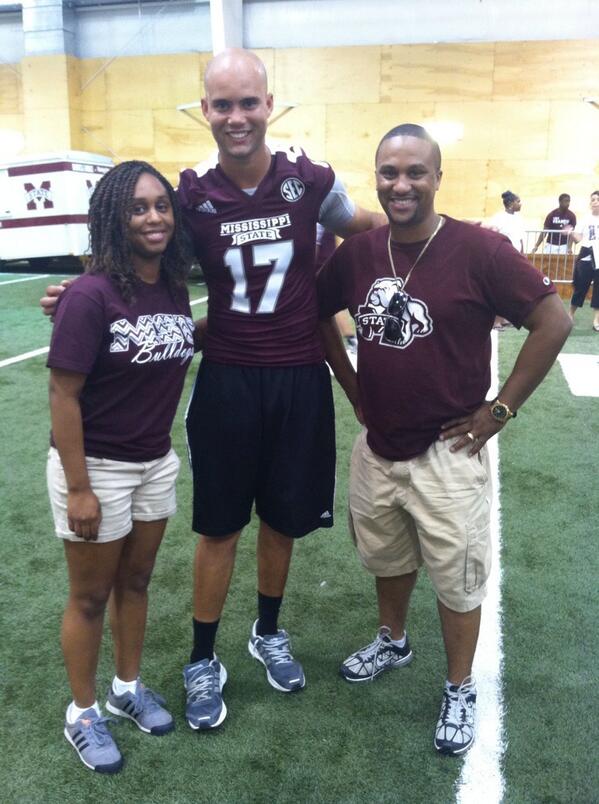 Sitafa_W's tweet image. @deepsouthpout @gshermanclothes @TFstarkville @929_Coffee @lovepoppyjewels @StarkvilleGrill #dspdads Supportive! 🐶