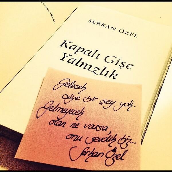 SerkanOzel_'s tweet photo. Gelecek diye bir şey yok. Gelmeyecek olan ne varsa, onu sevdik biz. 

/Kapalı Gişe Yalnızlık/ http://t.co/ehXWB1dFBL
