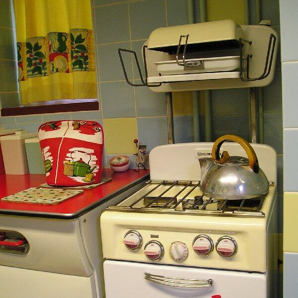 Does anyone have a 1950's cooker they don't want for a memory room? Please RT to help us find one! Many thanks! x