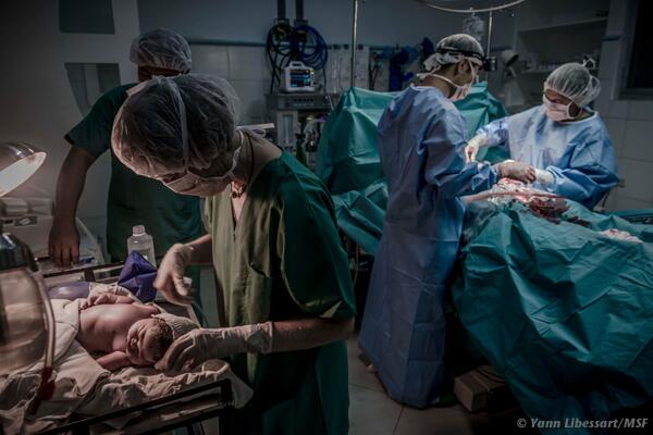 MSF_czech's tweet photo. #lekaribezhranic urgentně hledají gynekology, anesteziology a chirurgy. Přidejte se k nám! http://t.co/o1eZjgStmw http://t.co/Mh54lt3Al6