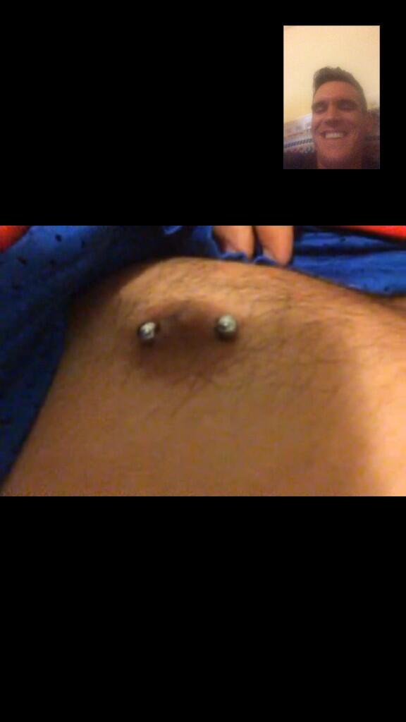 ChoiDatOi's tweet image. “@GazGShore: @danielsahyounie but why get the pierced nipple out.. To much 😂🙈😯 http://t.co/FUMbgqWa4O”OUCHHH !