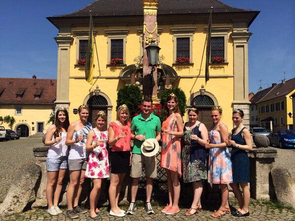 Erleben Sie das Weinerlebniss “Weinbergswanderung 2014″ nochmal.
eibelstadt-aktuell.de