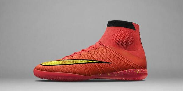 nikefootball's tweet photo. RT @nikestore The Elastico Superfly IC is now available http://t.co/X7hWfmjeyS http://t.co/htGkNIfea3