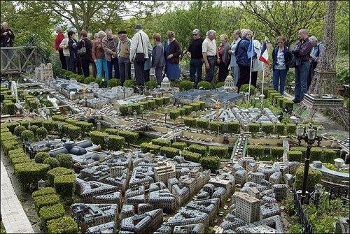 OFFIClALCNN's tweet photo. Look like a regular backyard? Look closer 😳😲😱

→ http://t.co/pP13nScf5A http://t.co/BnbTYRg741
