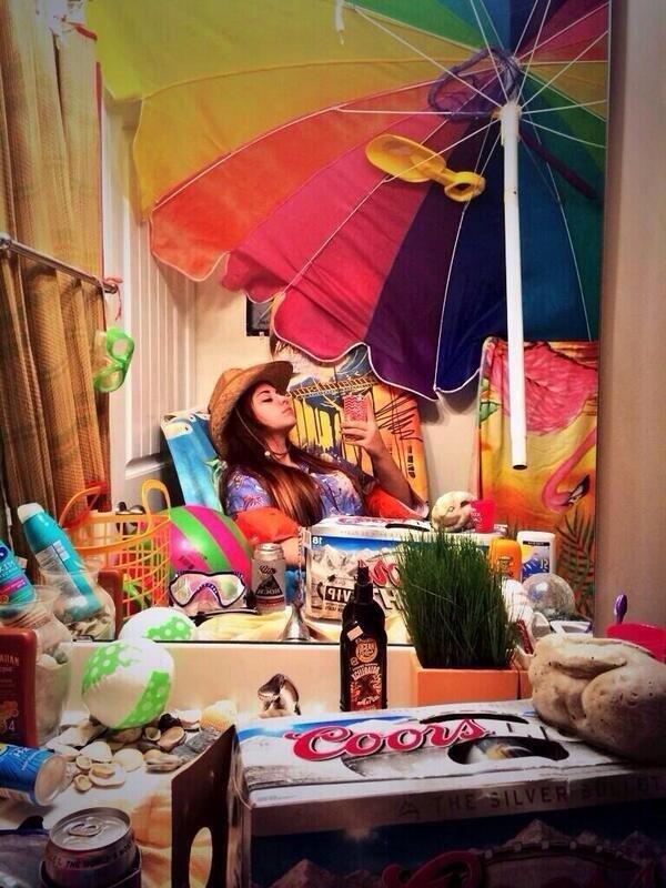 SoSelfies's tweet photo. Oh yes just wanna put my room full! for http://t.co/yuAAfzgQfr ! http://t.co/hI0gzr5rzF