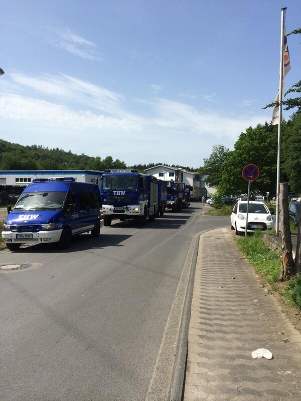 THW Olpe mit seinem Technischen Zug und der Fachgruppe Räumen auf dem Weg nach Essen zur Sturmschädenbeseitigung