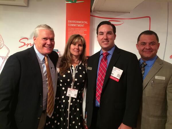 Alex6Pons's tweet photo. @9to5Seating Great @NeoCon showing with our S Cal Team!! #selfie4cydia http://t.co/SowNjvdAOo
