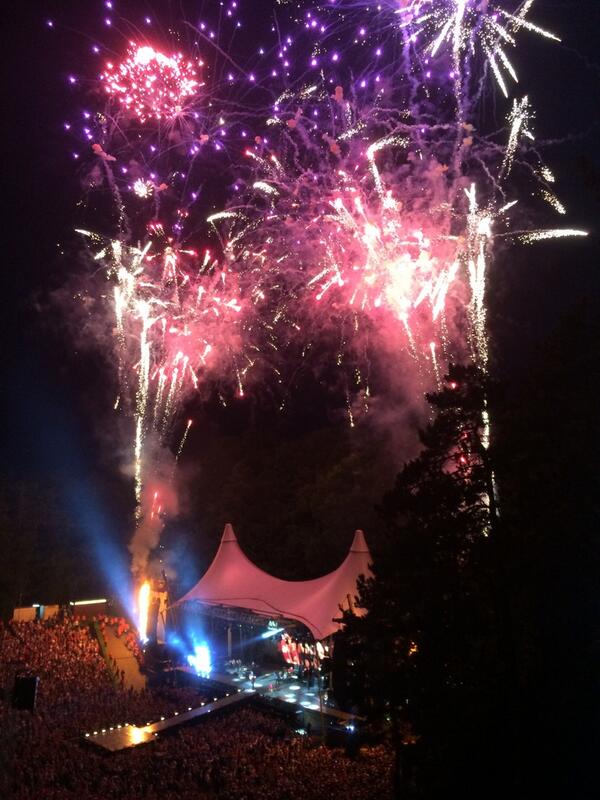 Frau_Kamrath's tweet photo. Krönender Abschluss des #Stones Konzerts. #StonesBerlin http://t.co/cuYhIXu1Km