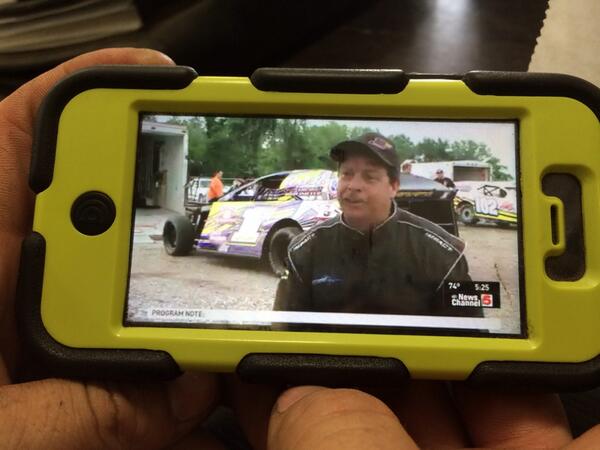 Kenny_Wallace's tweet photo. GREAT JOB by WINNING DIRT racer #RayWalsh On promoting @TriCity11 in Granite City Illinois on @KSDKSports http://t.co/o0XqmpjykT