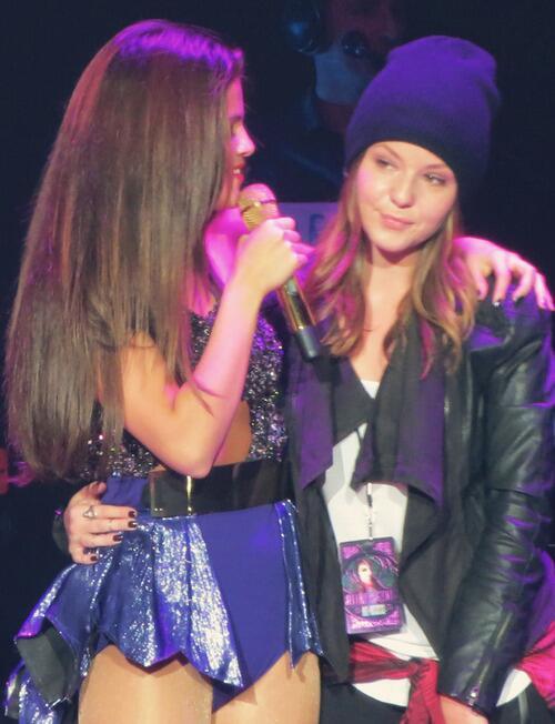 rareselenagmz tweet picture