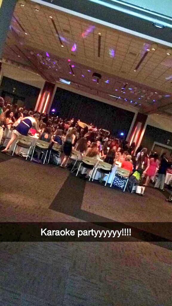 300+ girls!!! #karaokeparty #ALgirlsstate2014 <a href="/alabamaAGS/">Alabama Girls State</a> 💁🎉🎊