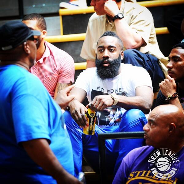 JHarden13's tweet photo. Life is too short to settle for anything but the best. #upgradeyoursportsdrink @drinkbodyarmor http://t.co/GCOq16RFFe