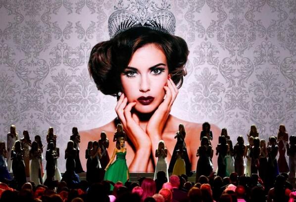 roadtomissusa's tweet image. amazing picture @OfficialEBrady #finalwalk #missusa