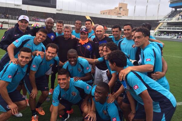 MarinLuis3's tweet photo. Aqui ya en Brasil entrenamos gracias Dios http://t.co/LVs1e1FsNp