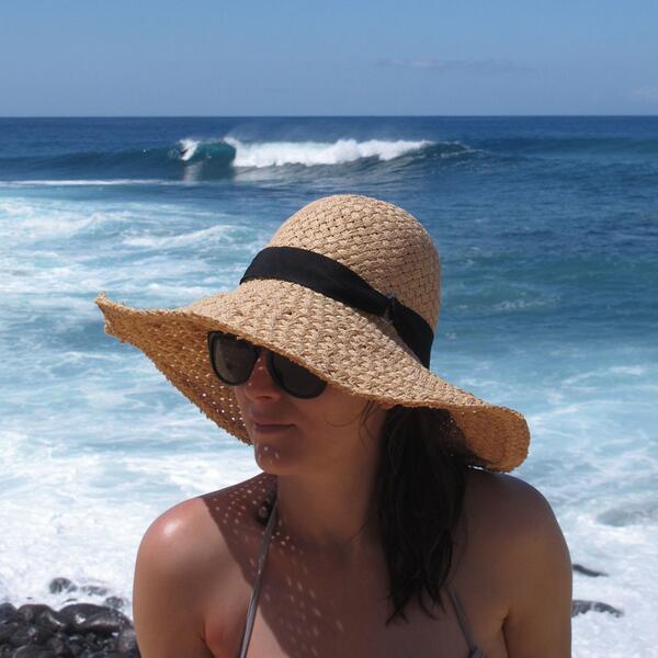 For_Your_Head's tweet photo. The Bangle Jangle Hat is Volcom's version of the classic ladies sun hat. More here: http://t.co/gJxyb2IGOu http://t.co/PqiJN9qbX2