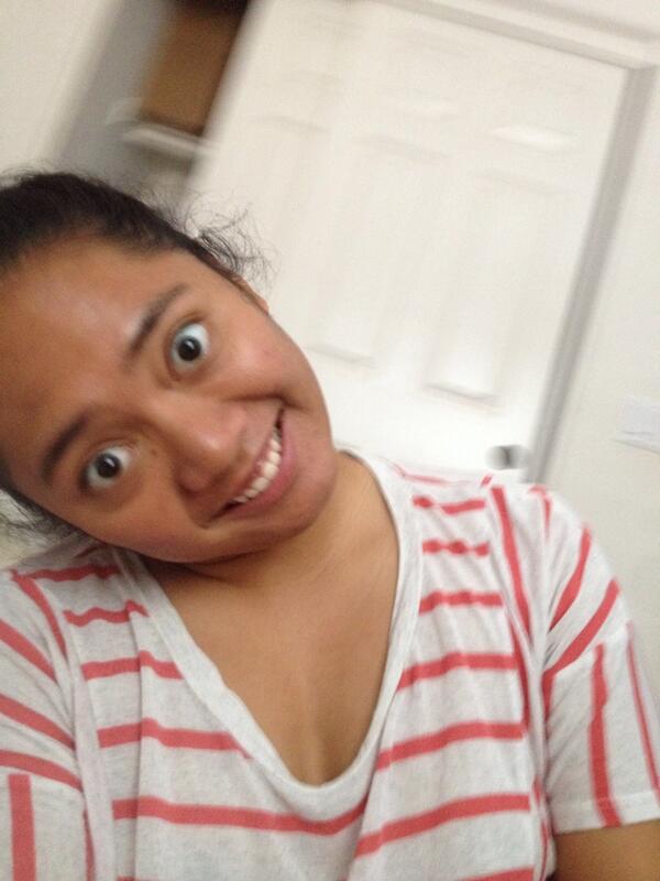 MeleneDenise's tweet image. did u kno| titling ur head to the right and slightly up enhances ur attractive qualities. #AmIHotYet? #jk #SLiL