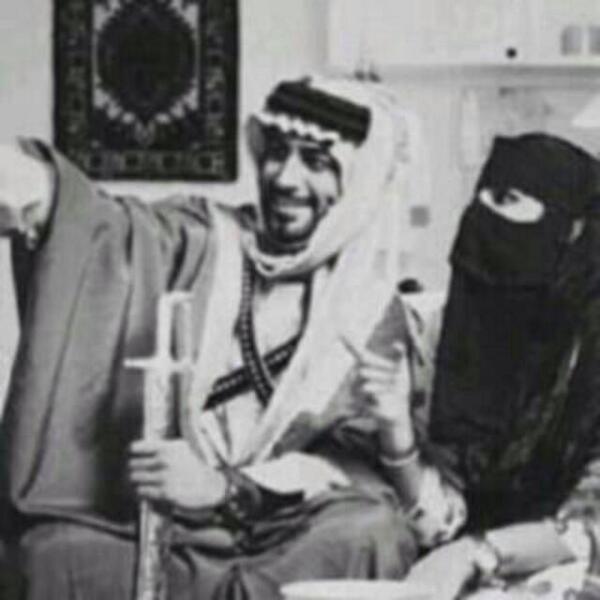 abdrhman00's tweet photo. اشتقت لذيك الضحكة اللي كانت معاك حبيبي كنت أحس الدنيا كلها تضحك معاي. http://t.co/7YC6njC9Mn