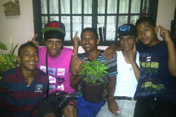 RubyMabell's tweet photo. RT @AraguaSinHampa: @Gabysaa13 El cuarteto mas peligroso, estos son los roba quintas..... http://t.co/NgcIwvV833