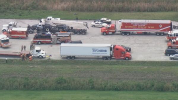 nbc6's tweet photo. #BREAKING: Report of person trapped under tractor trailer on SB U.S. 27 just north of I-75. http://t.co/BjQOglVW8L
