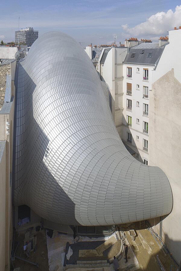 Look what Renzo Piano has squeezed into Paris worldarchitecture.org/authors-links/… #architecture #renzopiano