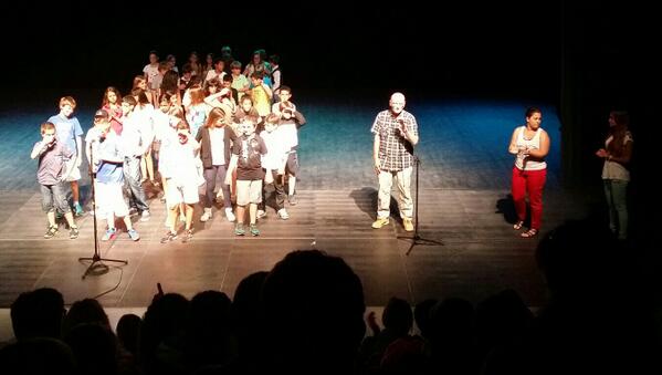 AudreyGLORIAN's tweet photo. Bravo aux élèves de cm1/cm2 de @VilleEnsues et leurs enseignants pour ce spectacle dans notre belle salle du cadran http://t.co/fap9cK4yYr