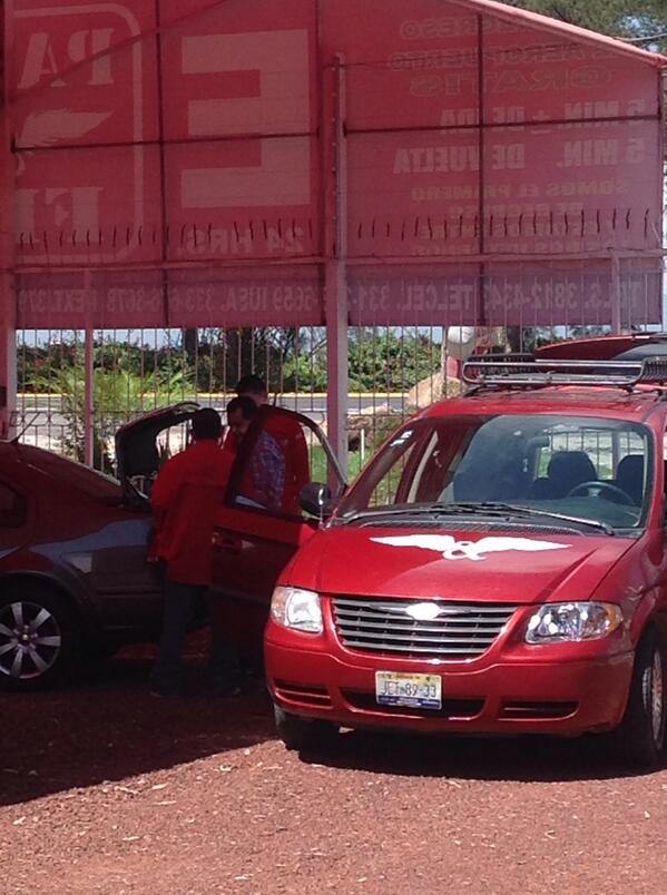 FlyGDL's tweet image. Contamos con el mejor servicio, te llevamos de volada al aeropuerto #parkandflygdl ✈️