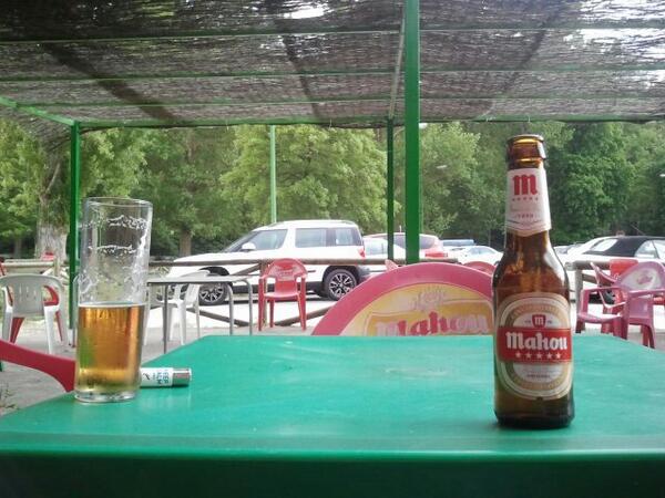 Alvaritoo1993's tweet photo. de cervecitas despues de currar con @ureta_diego http://t.co/mnjAecI2cO