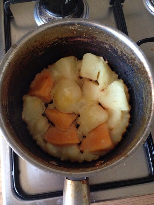 thought I could smell burning 😁 that's dinner ruined http://t.co/S85KhPexHm<a href="/tag/jcb"class="tags"><span>#jcb</span></a>