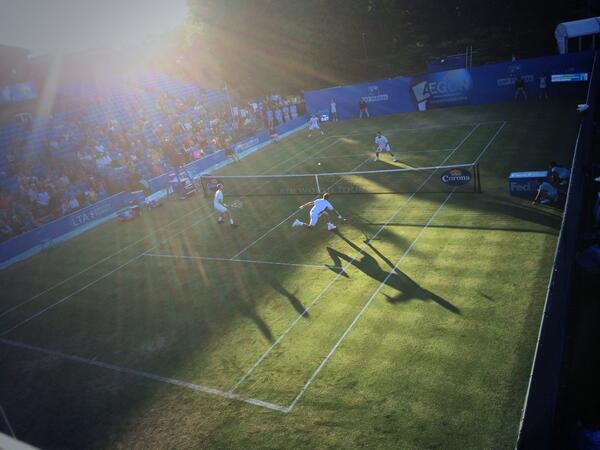 GarethRichman's tweet photo. Shadow pick up volley from Stan Man at  Arms with Dimitrov v Skupski x2. Shooting into the sun on Ct1 @TheQueensClub http://t.co/m8w9xJKRx7