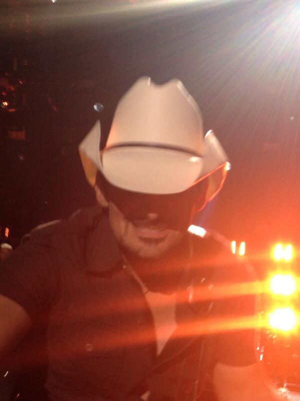 RT @daniellehedglen: Still can't get over this selfie with Brad Paisley http://t.co/HNnXaeiZet
