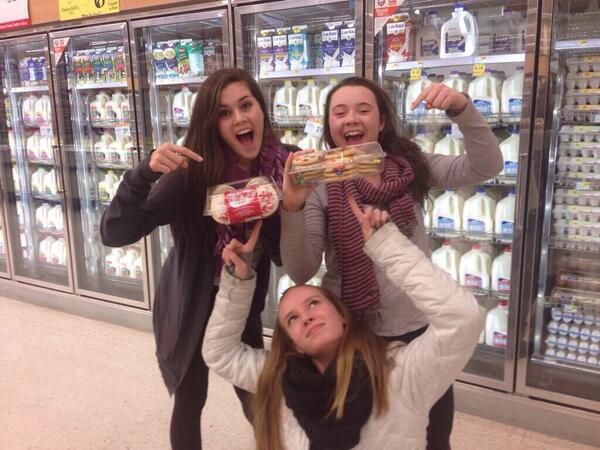 EKeseley's tweet photo. Happy birthday to my favorite big booty twins!!! Love u guy u da bom😘🎉 @Livibailey @Bri_b46 http://t.co/KiH6Wa8g5x