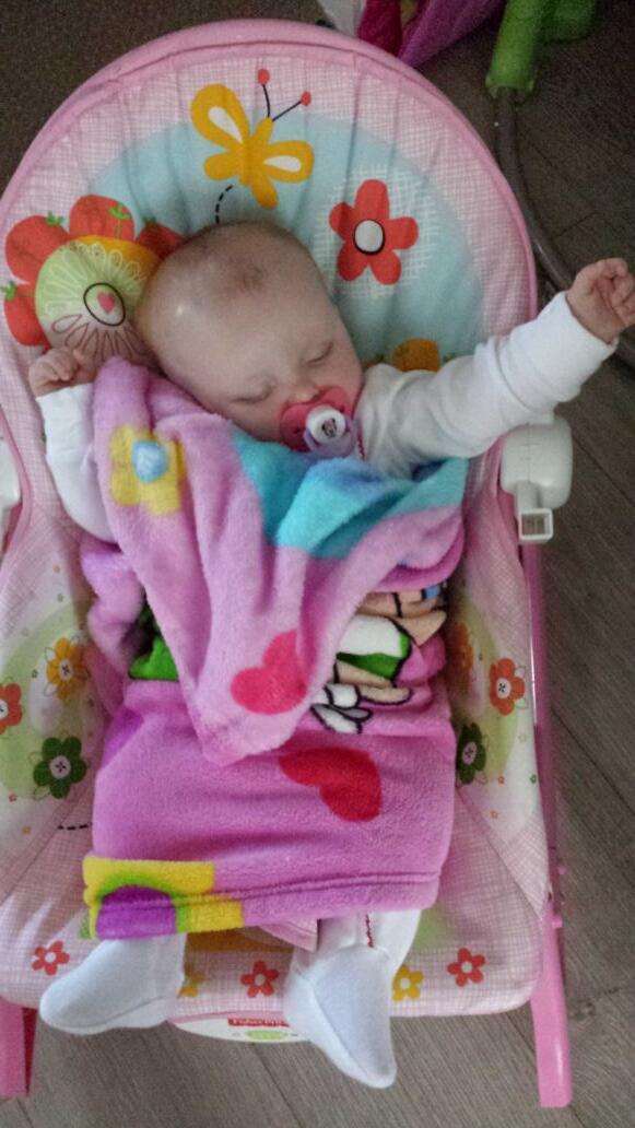 ChrisMetters's tweet photo. @usainbolt watch your back Usain, with a bit of practice she will beat ya :) http://t.co/HKmQ5rDYjc