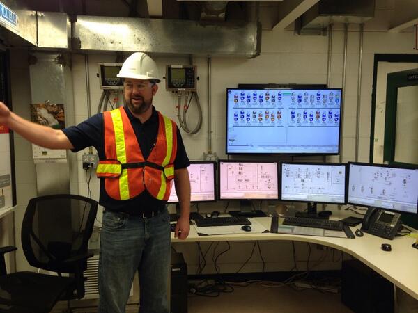 M_NesbittAg's tweet image. @sveikle sharing his wisdom on @DEKALB_Canada seed manufacturing and care. #takinggoodcareofourseed #technologyatwork