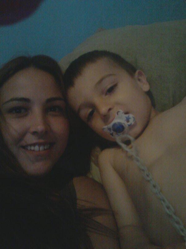Viicky_19's tweet photo. Con mi otro amor :-* viendo Aída http://t.co/vhtqXitjyM
