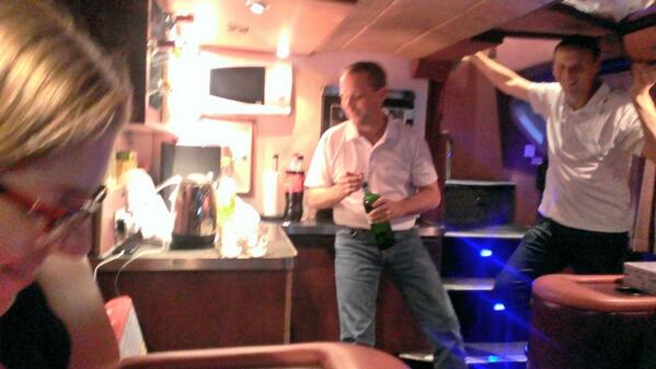 ChrisO_Brien's tweet image. Surreal. On #EvoConf roadshow bus - bar, food, 2 &quot;lounges&quot;, microwave, coffee, the works. Feel like Bono ;) #SP2013