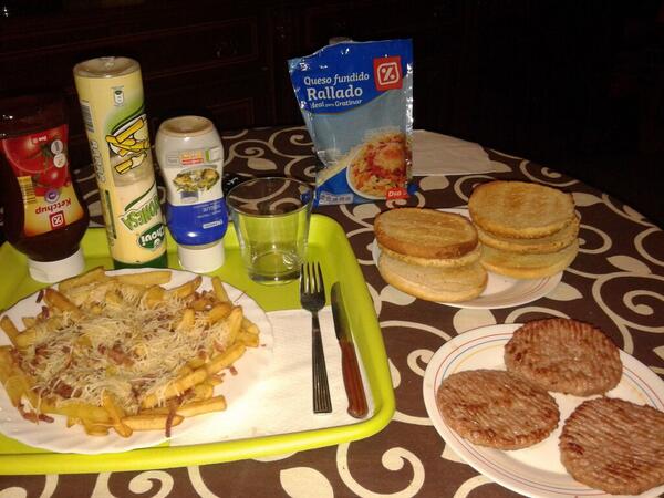 No esta buena ni nada la pedazo cena que ha preparado @martaguaa