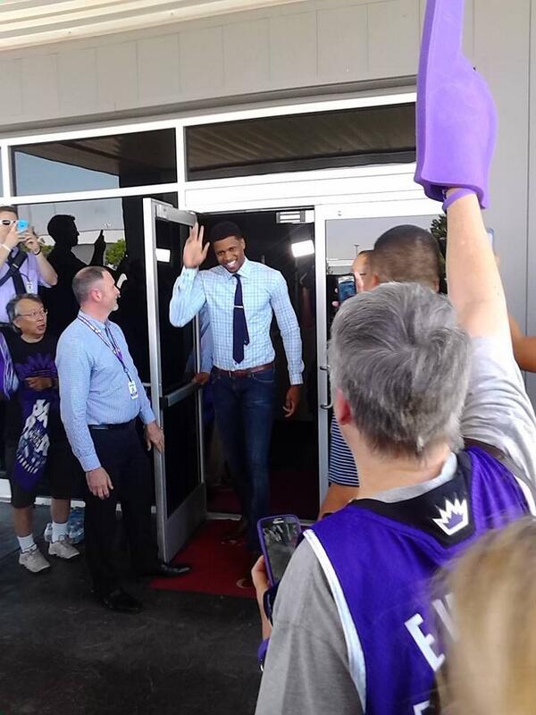 CrownDowntown's tweet photo. EVERYONE: Show your support by tweeting to @rudygay22 on why you want him to #StayInSac http://t.co/lJjTUsIl95