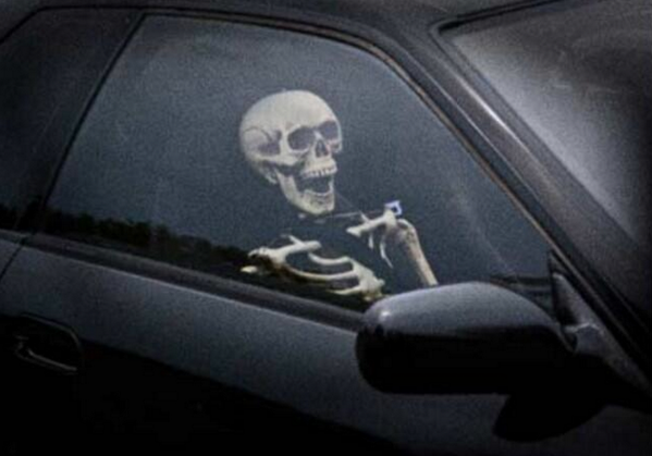 hoedip's tweet photo. mom: just wait in the car i'll only be 2 minutes   

me: http://t.co/uCr130Yf6t