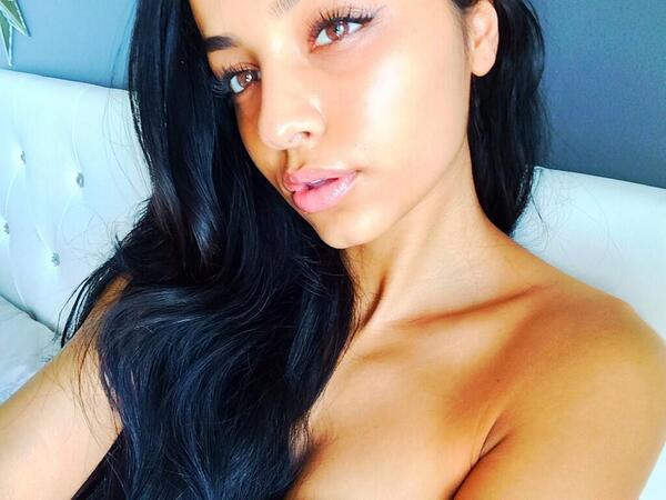 ParodyFind's tweet image. Sewiin