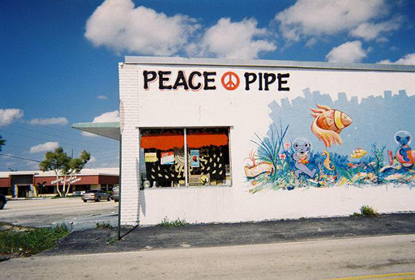 PeacePipeFL's tweet photo. Have you been here before? #tbt
Come and say hi! #happy #smoke http://t.co/2HwLOXIyGM