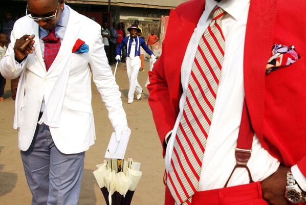 Read #BaudouinMouanda interview on <a href="/154artfair/">1-54 Art Fair</a> blog #sapeurs #reves #photography #brazza : 1-54.com/dakart-2014-in…