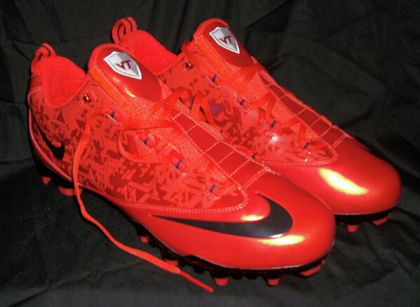 Cleatss's tweet photo. Virginia Tech Vapors 😍 http://t.co/m998RCteaM