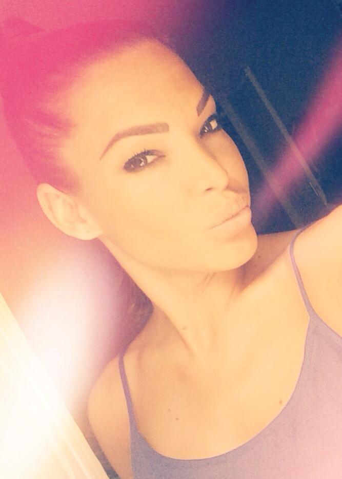 😘😘😘😘 #selfie http://t.co/XGHjBhX9Id