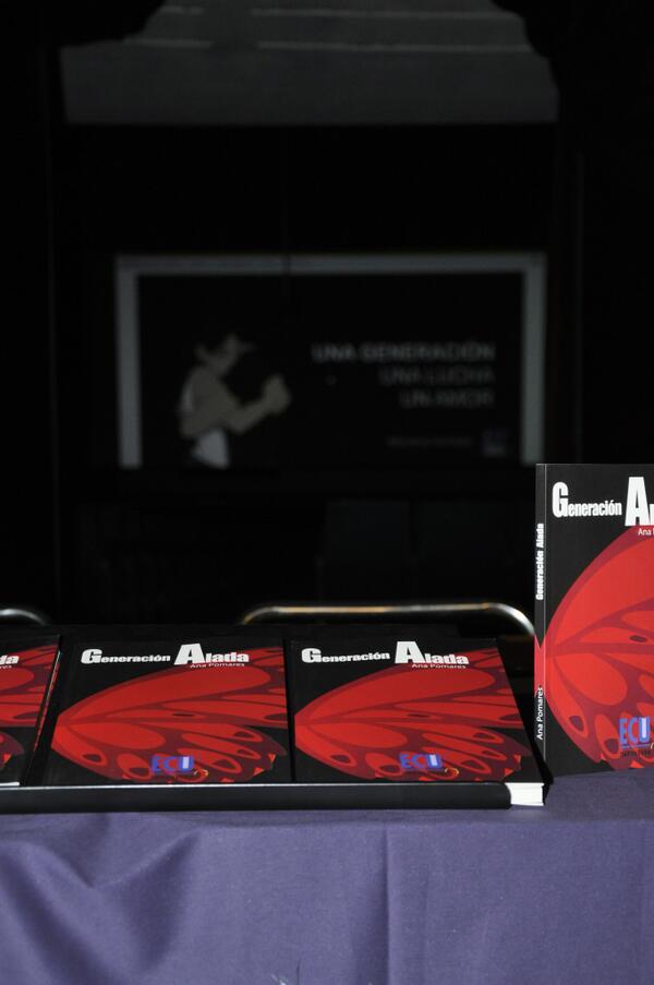 anapomaresm's tweet photo. Genial la presentación de #GeneraciónAlada @EditorialECU en @duplex2013. ¡Se agotaron los ejemplares en la firma! http://t.co/YlDfQgqvU5