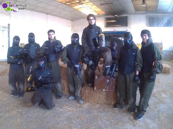 SportiveWar's tweet photo. Partida 37: ¡Esos chavales del 15! Menudos cebollazos se llevó alguno a pocos metros... http://t.co/1ArY0sOGUb