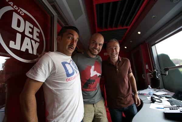 dafiumicino's tweet photo. I Sacri ed il profano!!! @radiodeejay @DjChiamaItalia http://t.co/JQ7BrwX1kE