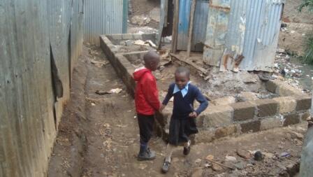 YoKibera's tweet image. The base is now complete and the walls are to go up over the next two days. These kids are the first in line.