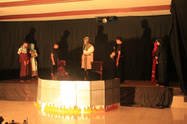 FarrosSalma's tweet photo. "sembunyi dibalik ketaatan" @TenSecond2 http://t.co/1PMaRkzyca