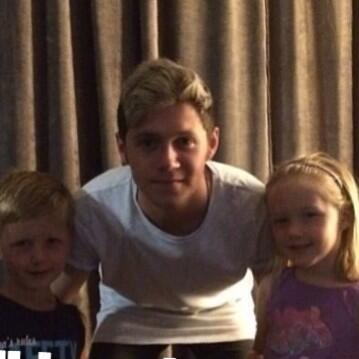 MstDirectioner's tweet image. This is going to be our photo of family:me , Niall and my 2 childrens:Cameron and Kelsy or Carly  @NiallOfficial